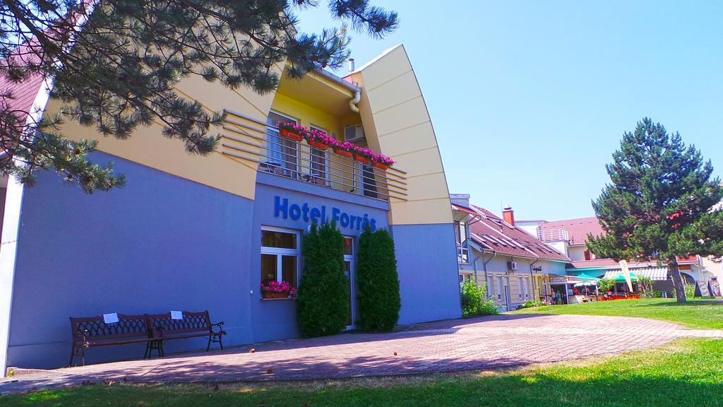 Hotel Forras Komárom Kültér fotó